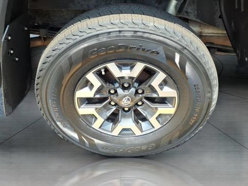 Used 2019 Toyota Tacoma TRD Off-Road w/ TRD Premium Off Road Package AWD/4WD image 30