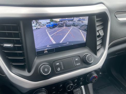 Used 2023 GMC Acadia SLT FWD image 14
