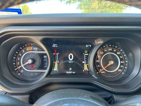 Used 2025 Jeep Wrangler Unlimited Sahara AWD/4WD image 18