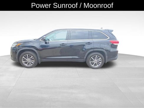 Used 2019 Toyota Highlander XLE AWD/4WD image 7