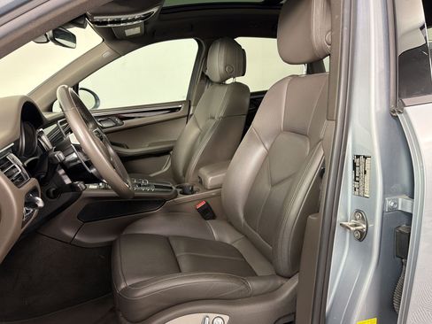 Used 2019 Porsche Macan AWD/4WD image 5