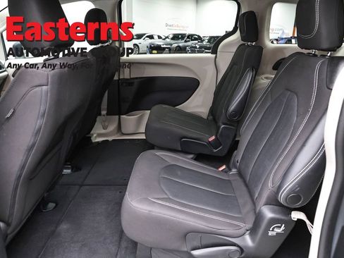 Used 2023 Chrysler Voyager LX FWD image 22