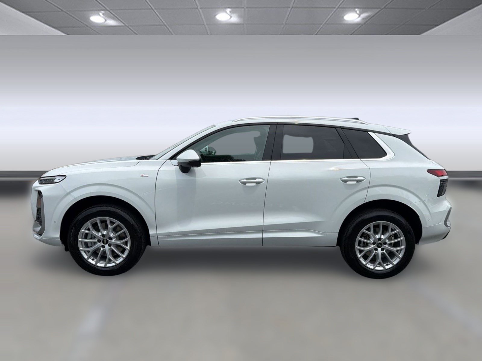 New 2026 Audi Q3 quattro 2.0T w/ Driver Assistance Package AWD/4WD image 2