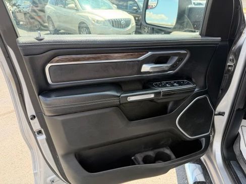 Used 2019 RAM 1500 Laramie AWD/4WD image 16