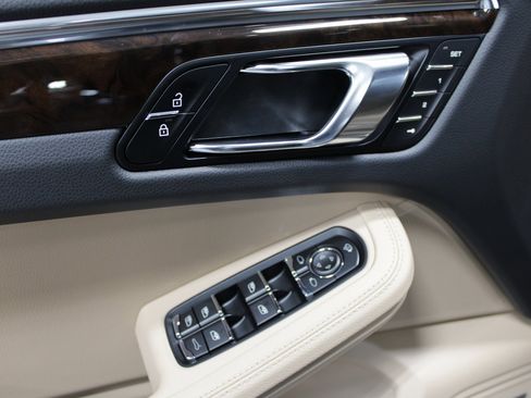 New 2026 Porsche Macan image 25