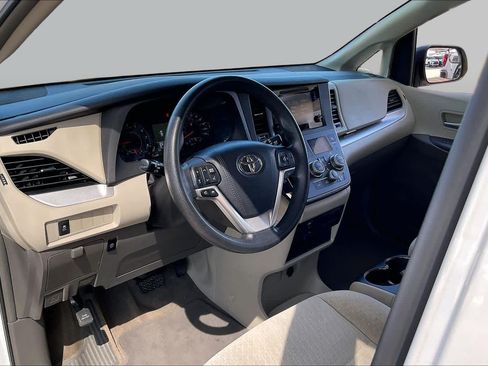 Used 2015 Toyota Sienna LE FWD image 15