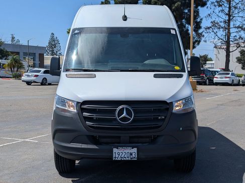 Used 2022 Mercedes-Benz Sprinter 2500 image 2