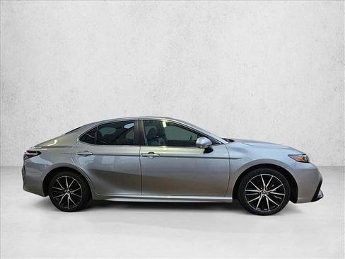 Used 2024 Toyota Camry SE image 4