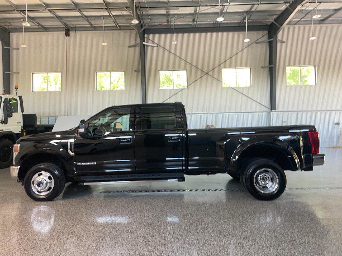 Used 2022 Ford F350 Lariat w/ Lariat Ultimate Package AWD/4WD image 6