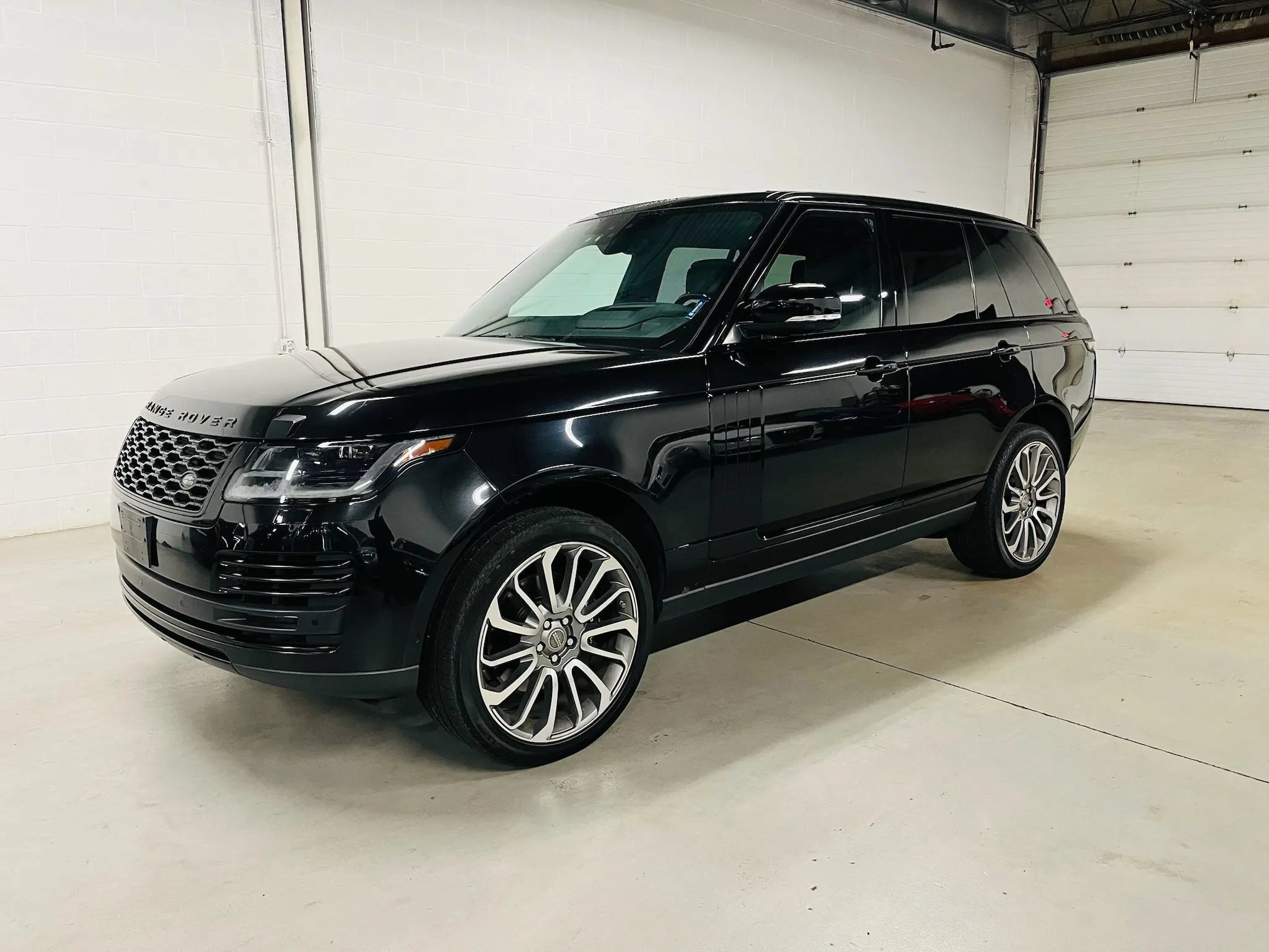 Used 2019 Land Rover Range Rover Supercharged AWD/4WD image 2