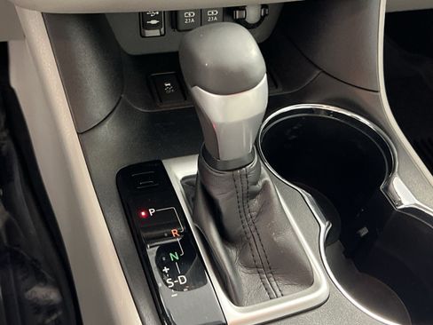Used 2019 Toyota Highlander Plus AWD/4WD image 23