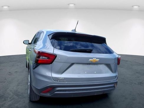 Used 2024 Chevrolet Trax LS FWD image 15
