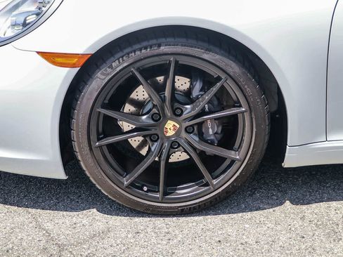 Used 2019 Porsche 911 Carrera 4 AWD/4WD image 9