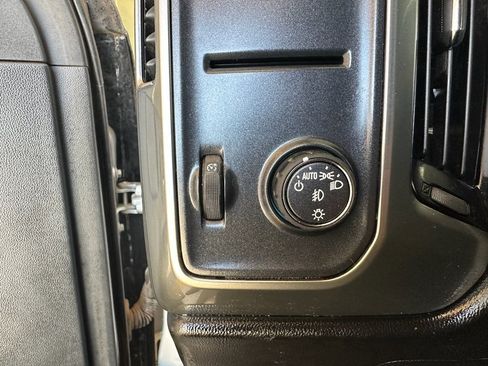 Used 2018 Chevrolet Silverado 1500 LT w/ Texas Edition image 16