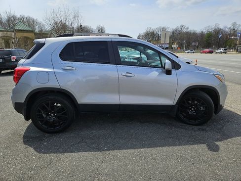 Used 2021 Chevrolet Trax LT w/ Sport Edition FWD image 6