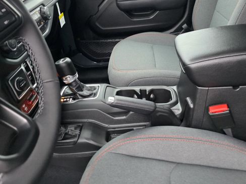 New 2026 Jeep Wrangler Unlimited Rubicon w/ Technology Group image 13