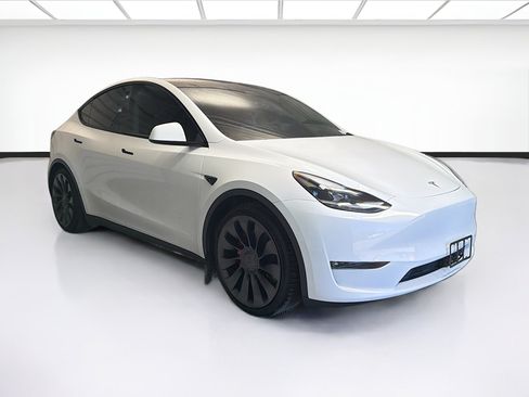 Used 2024 Tesla Model Y Performance AWD/4WD image 3