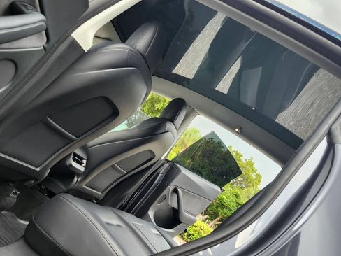 Used 2022 Tesla Model Y Long Range AWD/4WD image 29