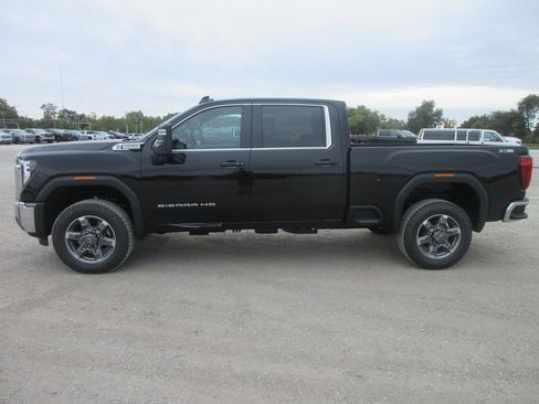 New 2026 GMC Sierra 2500 SLE w/ SLE Value Package; image 10