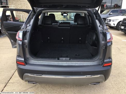 Used 2019 Jeep Cherokee Limited w/ Luxury Group image 17