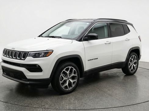Used 2025 Jeep Compass Limited image 3