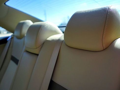 Used 2012 Toyota Camry XLE w/ Leather Pkg image 25