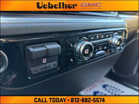 Used 2025 GMC Sierra 1500 SLT image 31