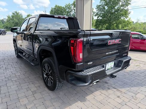 Used 2022 GMC Sierra 1500 AT4 w/ Technology Package AWD/4WD image 4