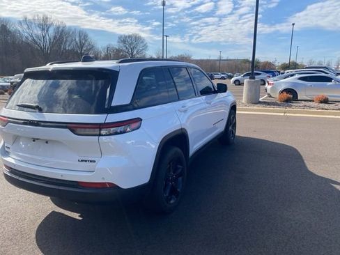 Used 2024 Jeep Grand Cherokee Limited w/ Luxury Tech Group II image 13