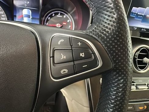 Used 2019 Mercedes-Benz GLC 300 4MATIC image 16