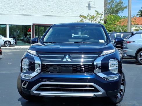 New 2026 Mitsubishi Outlander SE FWD image 2