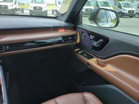 Used 2023 Lincoln Aviator Grand Touring AWD/4WD image 22