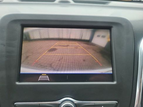 Used 2020 Chevrolet Equinox LS image 12