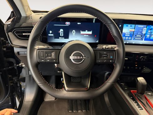Used 2026 Nissan Kicks SR FWD image 14