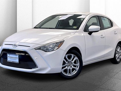 Used 2017 Toyota Yaris iA image 12