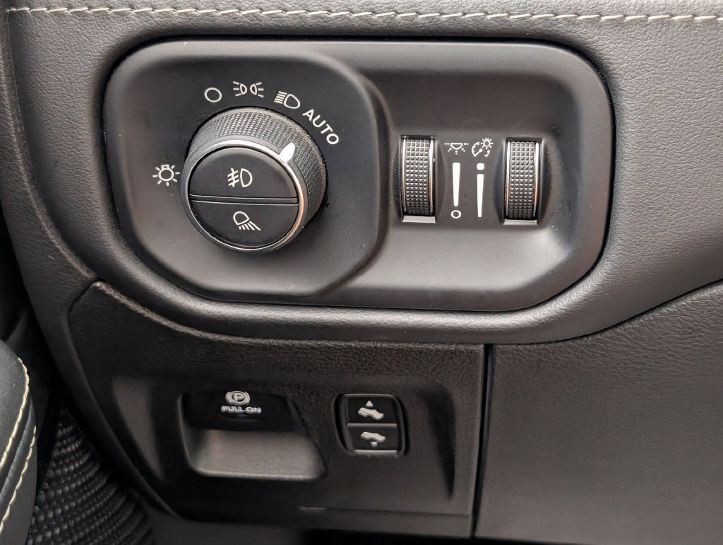 Used 2022 RAM 1500 Limited AWD/4WD image 16