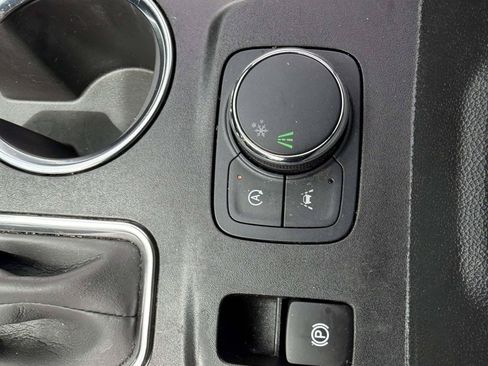 Used 2023 Chevrolet Traverse LT FWD image 21