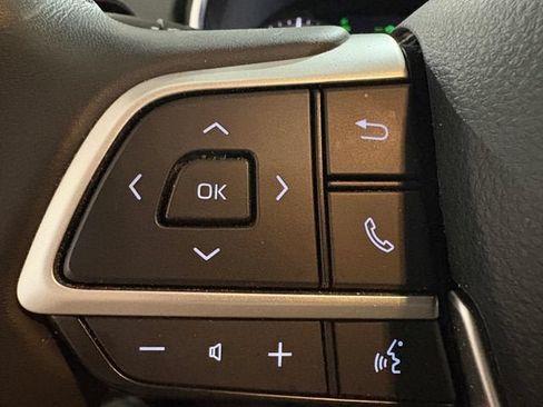 Used 2024 Toyota Highlander XLE AWD/4WD image 13