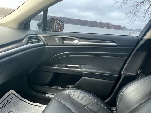Used 2018 Ford Fusion Titanium image 17