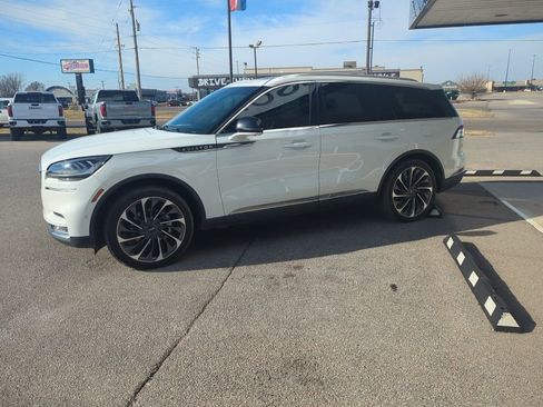 Used 2020 Lincoln Aviator Reserve w/ Equipment Group 201A image 3