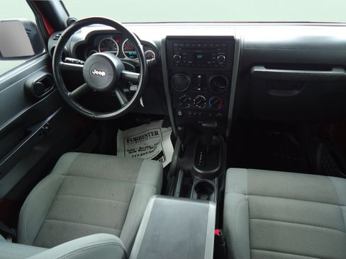 Used 2007 Jeep Wrangler Unlimited Rubicon w/ Dual Top Group AWD/4WD image 11