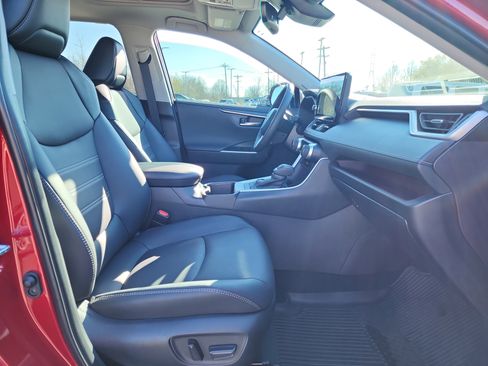 Used 2025 Toyota RAV4 Limited image 15