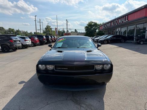 Used 2014 Dodge Challenger SXT RWD image 8