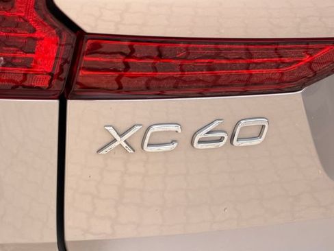 Certified 2024 Volvo XC60 B5 Ultimate AWD/4WD image 10