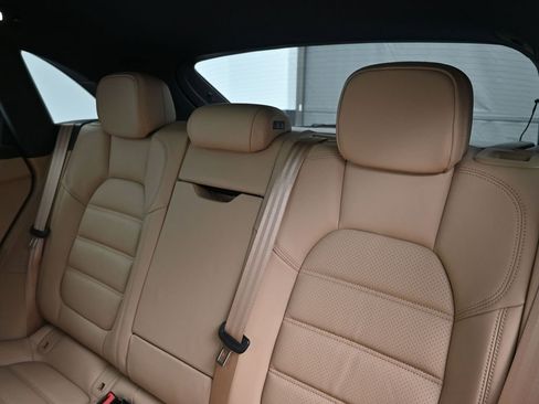 Certified 2026 Porsche Macan image 6