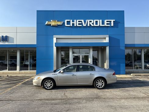 Used 2008 Buick Lucerne CXL w/ Driver Confidence Package FWD image 2