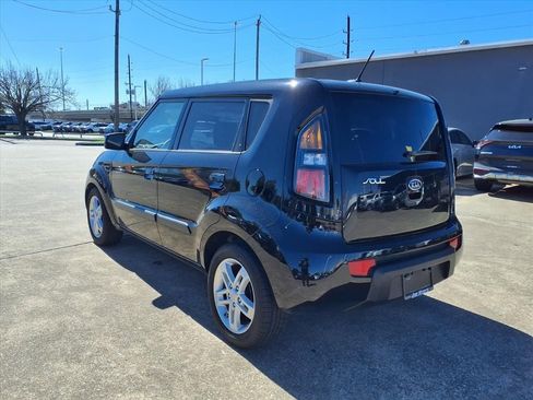 Used 2010 Kia Soul + w/ Audio Pkg image 2