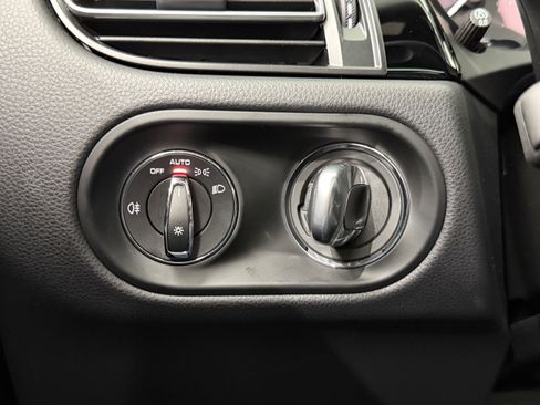 Certified 2025 Porsche Macan image 45