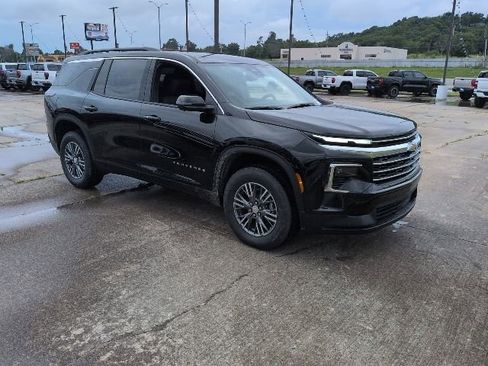 New 2026 Chevrolet Traverse LT w/ Driver Confidence Package FWD image 3