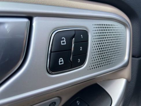 Certified 2023 Ford Explorer Limited w/ Limited Technology Package AWD/4WD image 8